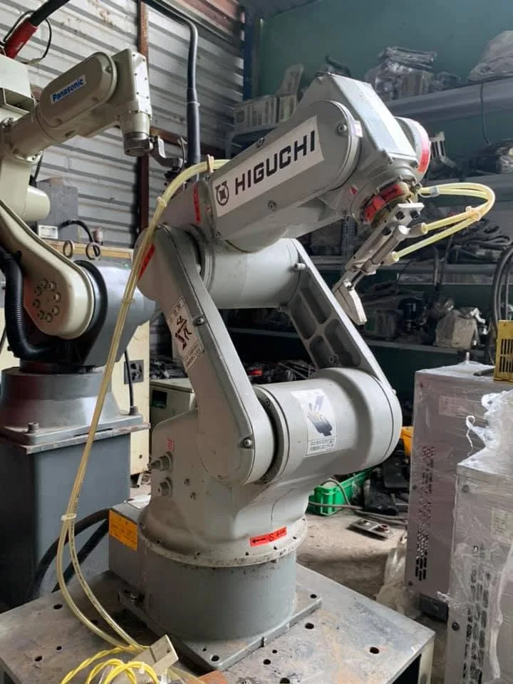Cánh tay Robot hàn công nghiệp Panasonic / HIGUCHI.