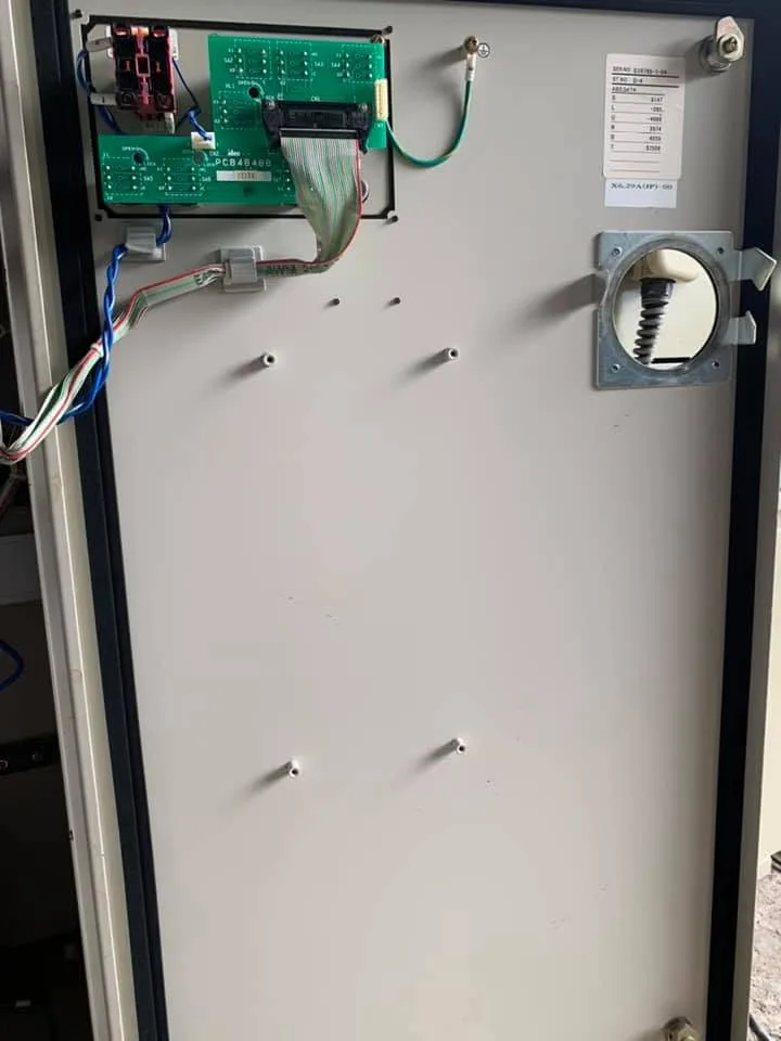 Tủ điều khiển Robot công nghiệp Yaskawa Motoman - Model Yasnac XRC UP6.