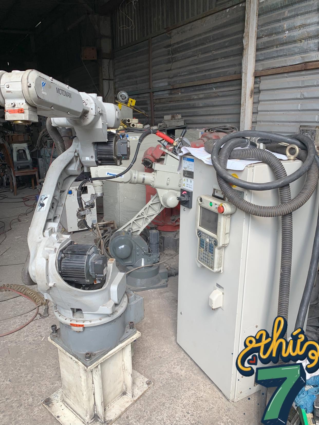 Tủ điều khiển Robot công nghiệp Yaskawa Motoman - Model Yasnac XRC UP6.